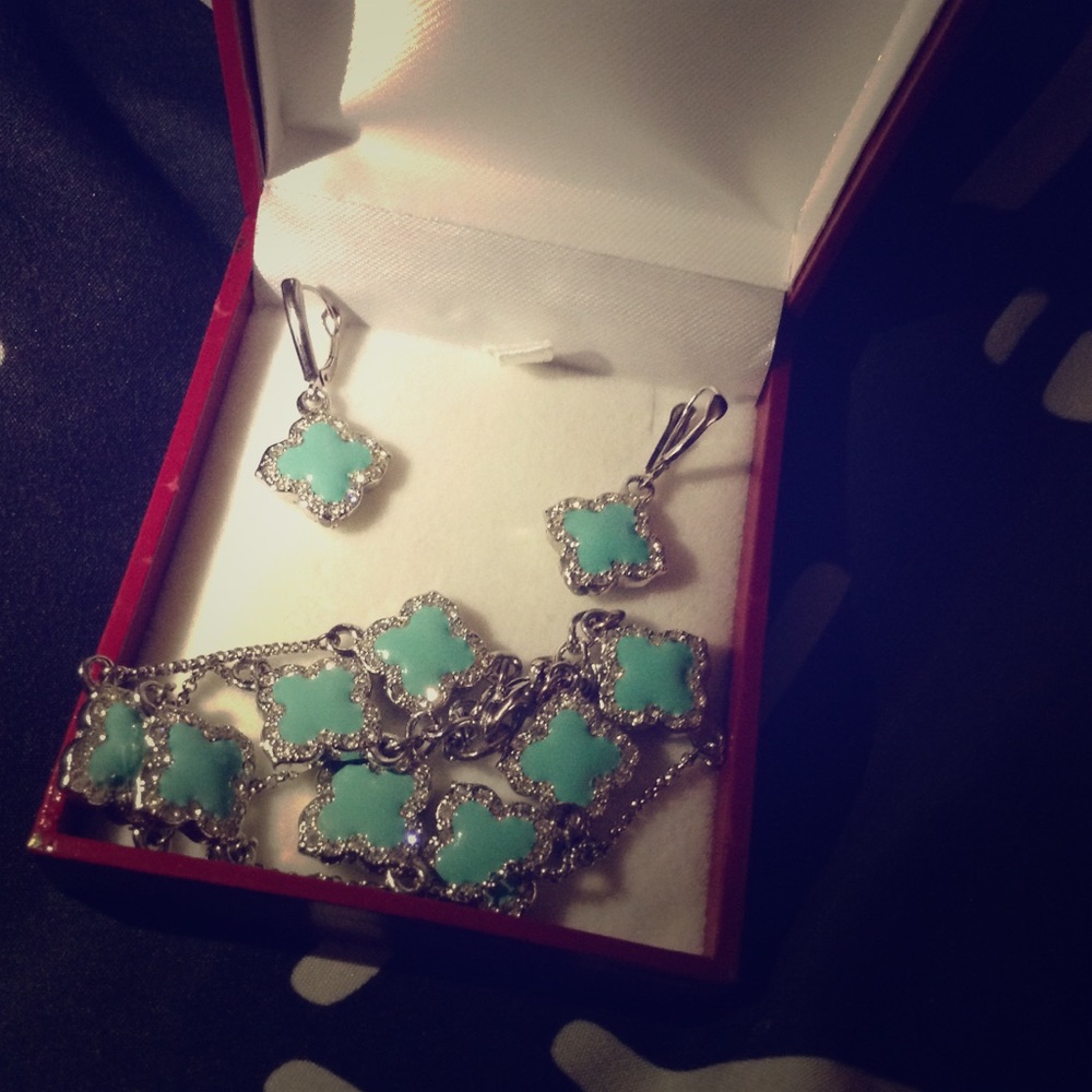 Turquoise and silver earrings & bracelet.